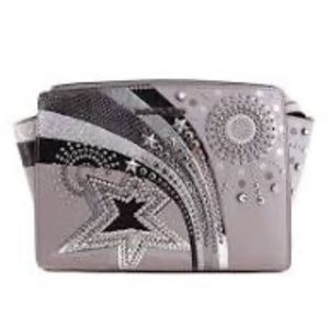 Stunning Michael Kors Selma Crossbody Messenger Bag. Gray Silver Black - NEW